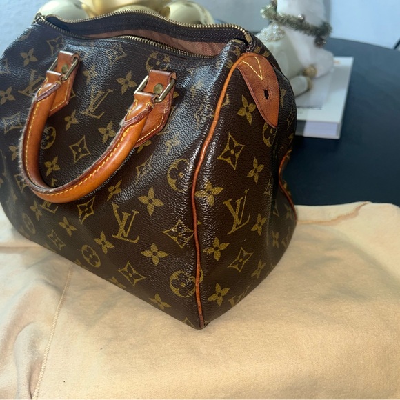 Vintage Louis Vuitton Monogram Canvas Speedy 25 - Picture 6 of 10